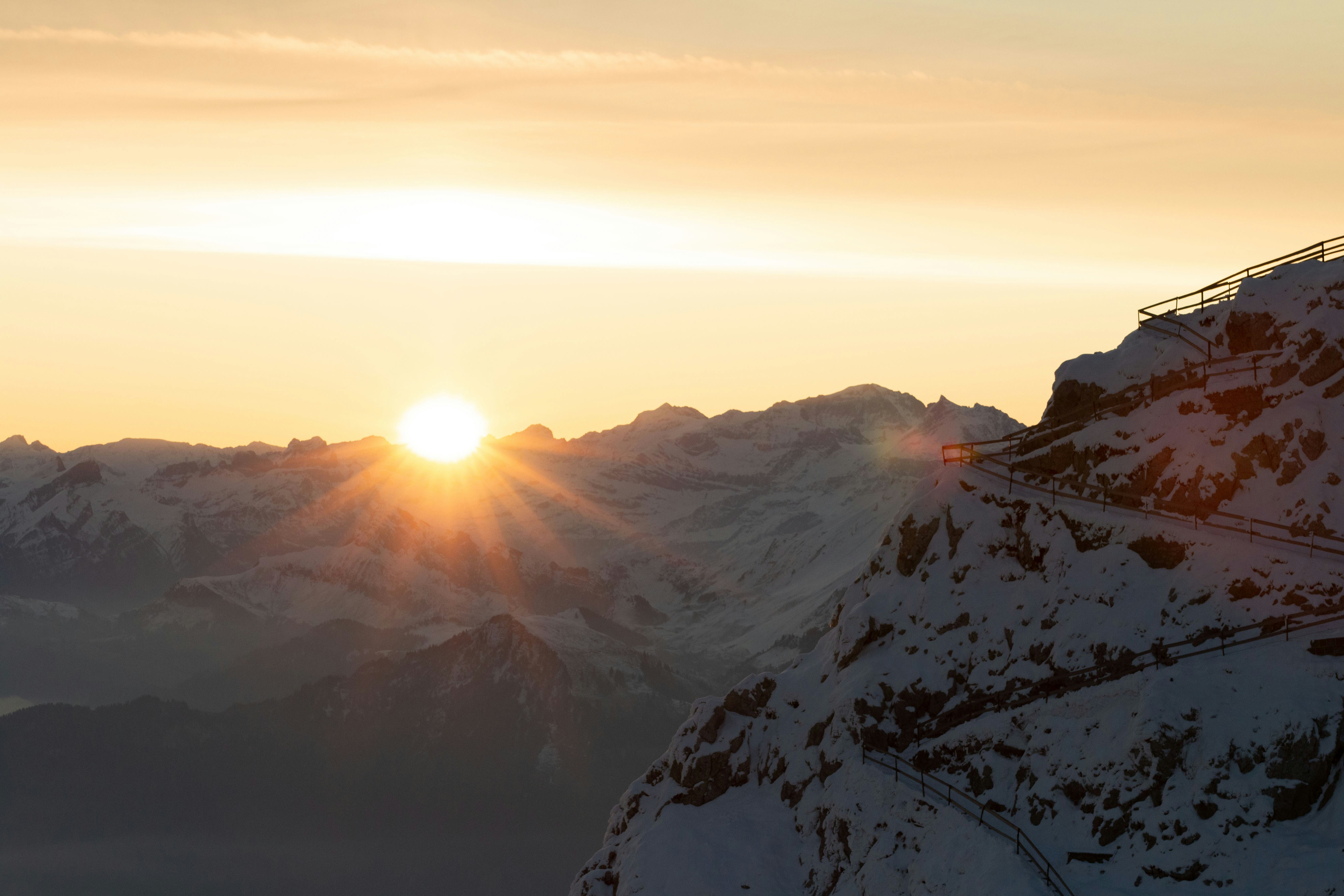 jonas-humbel-UzxdU_tboto-unsplash